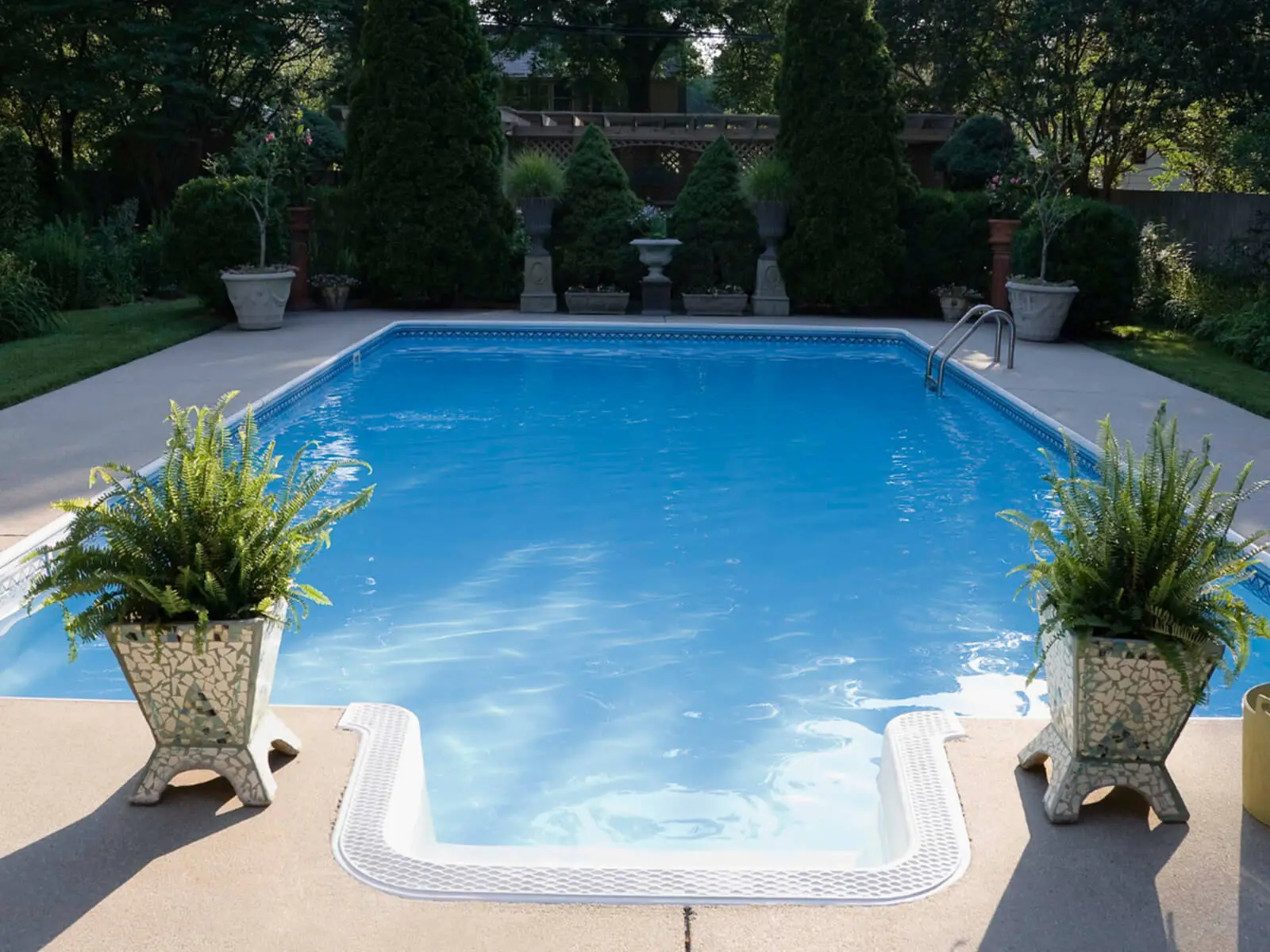 best-swimming-pool-builders-in-dubai-blue